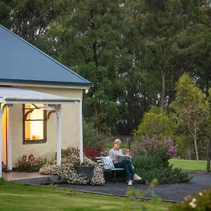 straw-house-b-and-b.queenslandhotels.net/
